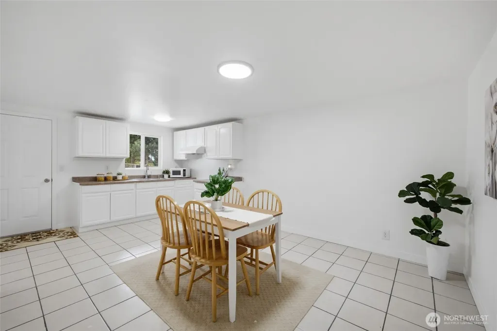 5922 23rd Avenue S Seattle WA 98108