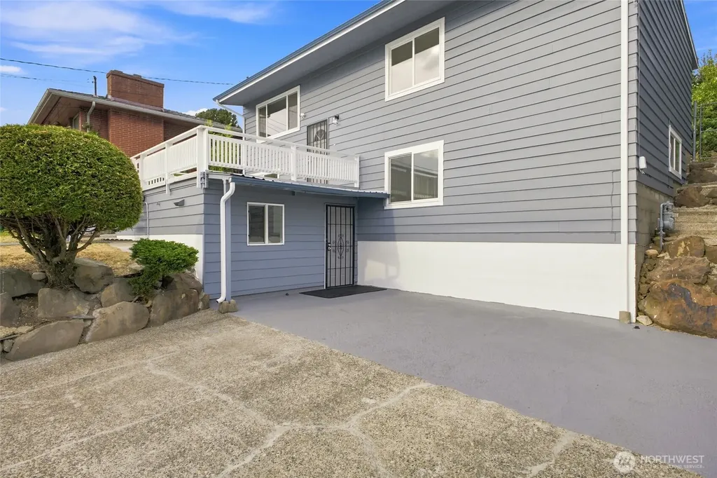 5922 23rd Avenue S Seattle WA 98108