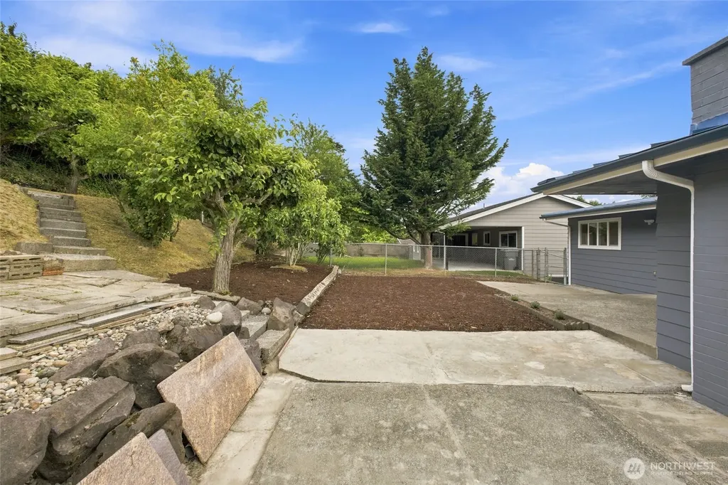 5922 23rd Avenue S Seattle WA 98108
