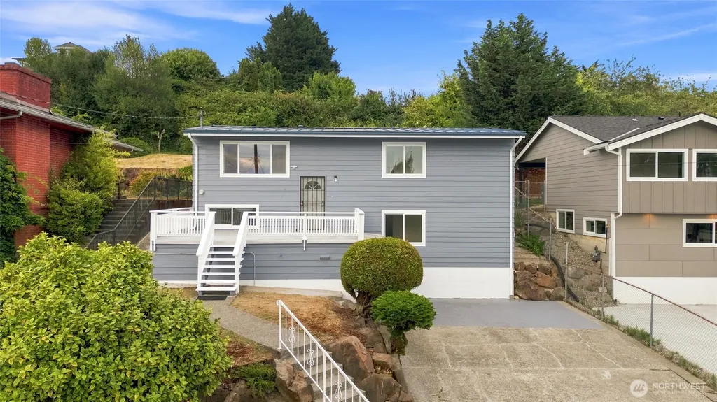 5922 23rd Avenue S Seattle WA 98108
