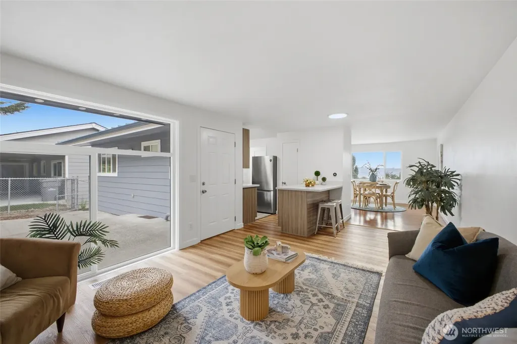 5922 23rd Avenue S Seattle WA 98108