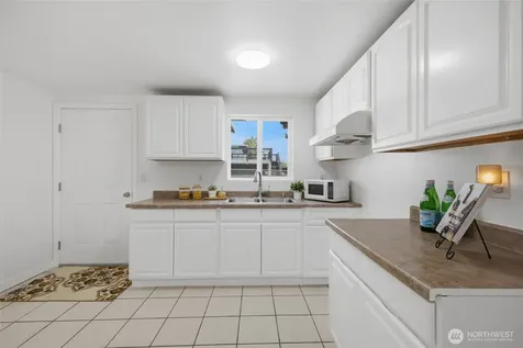 5922 23rd Avenue S Seattle WA 98108