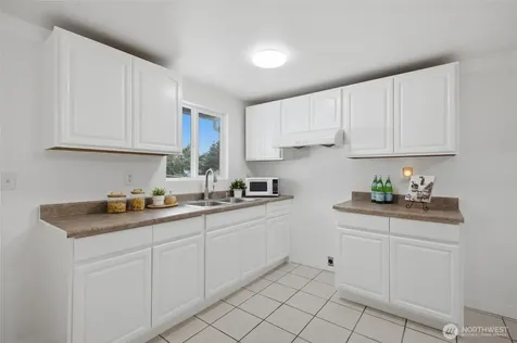 5922 23rd Avenue S Seattle WA 98108