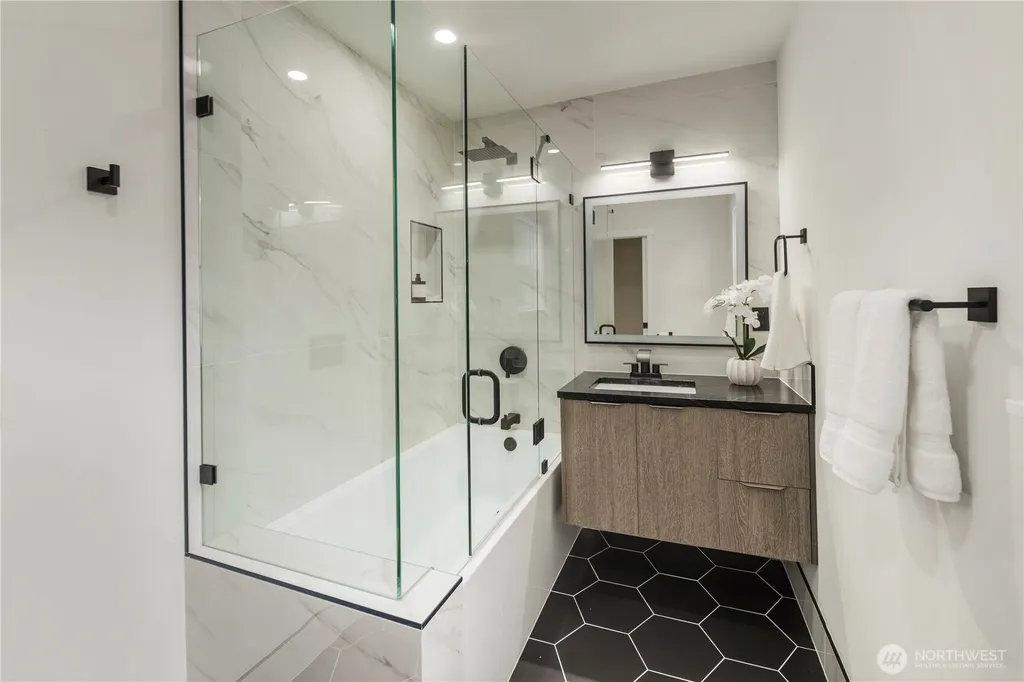 5520 Brooklyn Avenue NE Seattle WA 98105