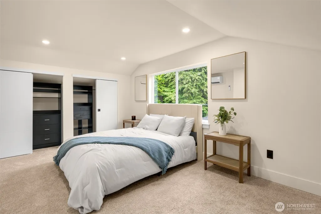 5520 Brooklyn Avenue NE Seattle WA 98105