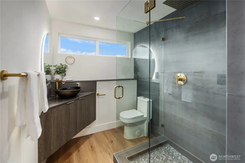 5520 Brooklyn Avenue NE Seattle WA 98105