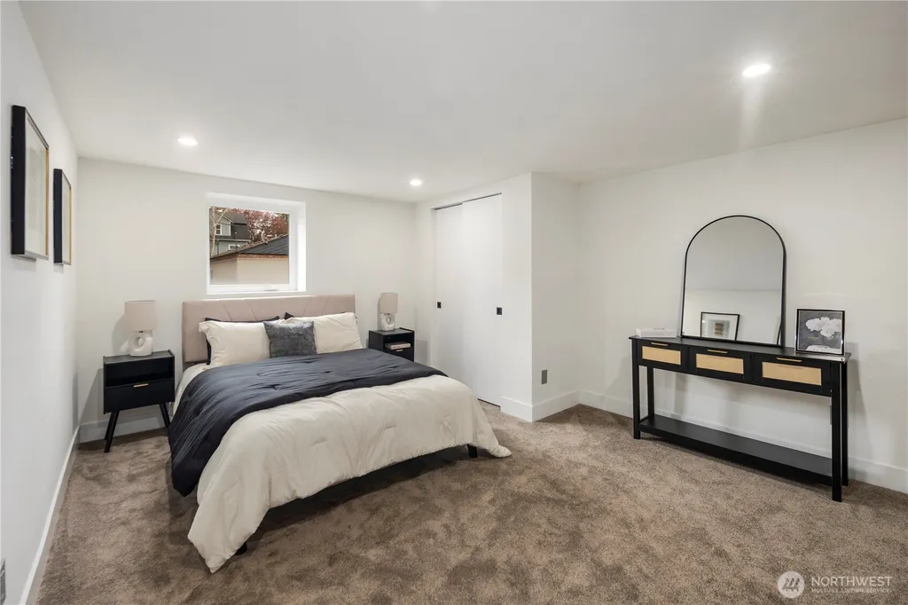 5520 Brooklyn Avenue NE Seattle WA 98105