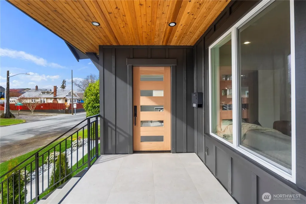 5520 Brooklyn Avenue NE Seattle WA 98105