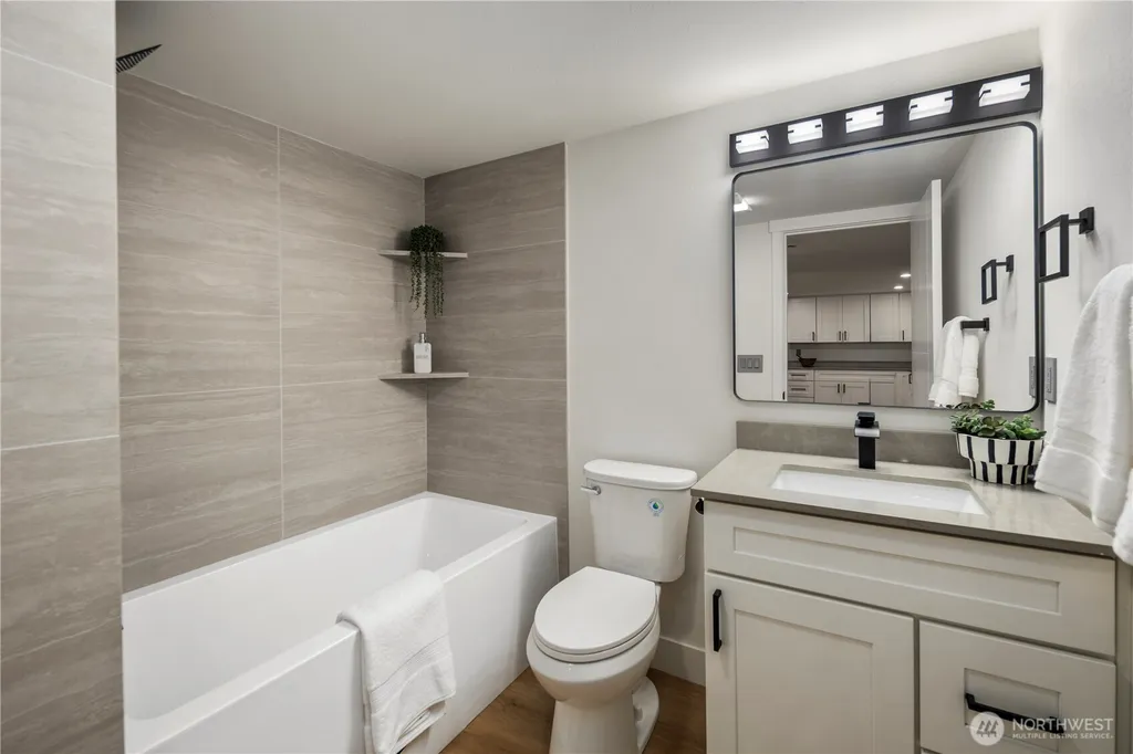 5520 Brooklyn Avenue NE Seattle WA 98105