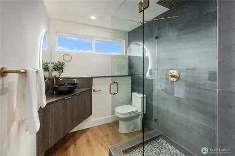 5520 Brooklyn Avenue NE Seattle WA 98105