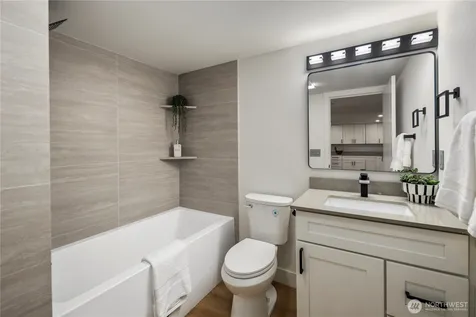 5520 Brooklyn Avenue NE Seattle WA 98105