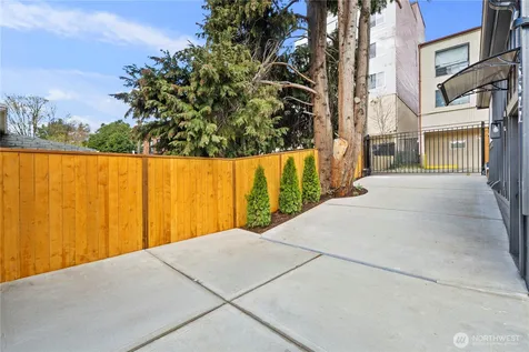 5520 Brooklyn Avenue NE Seattle WA 98105