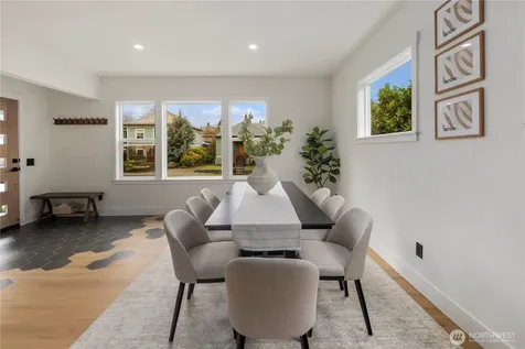 5520 Brooklyn Avenue NE Seattle WA 98105