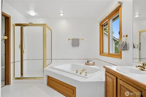11607 SE 77th Place Newcastle WA 98056
