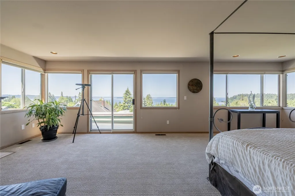 9297 44th Avenue SW Seattle WA 98136