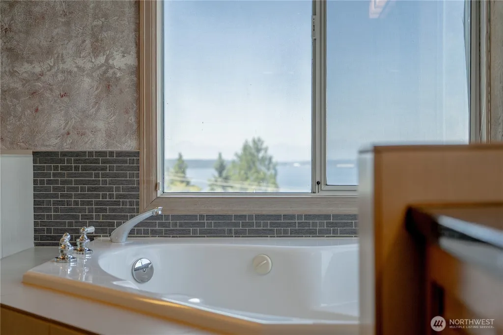 9297 44th Avenue SW Seattle WA 98136