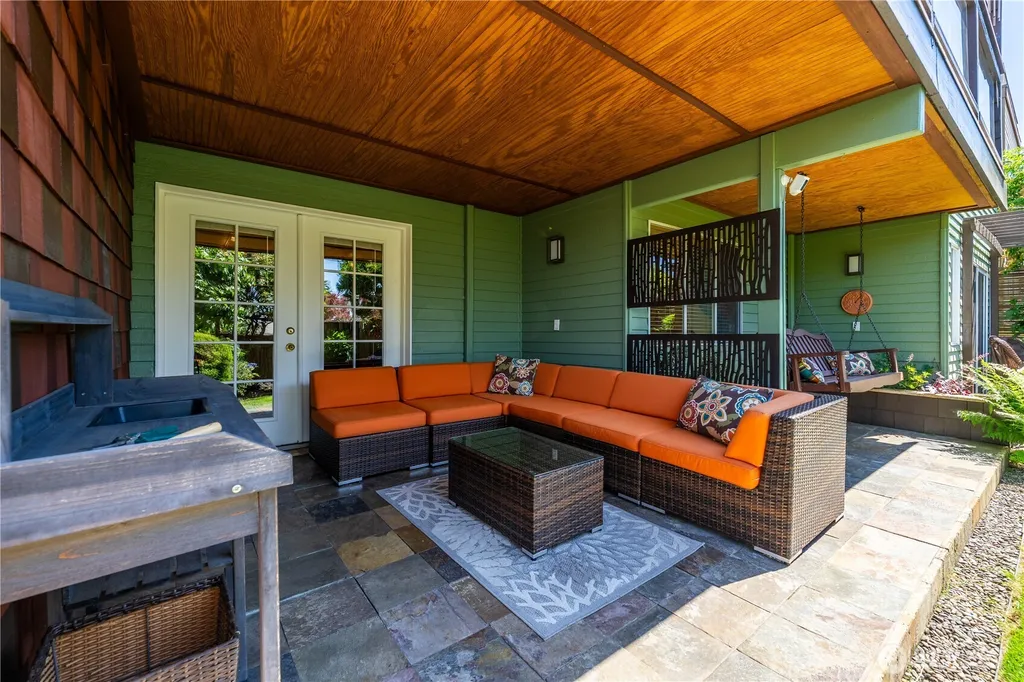 9297 44th Avenue SW Seattle WA 98136