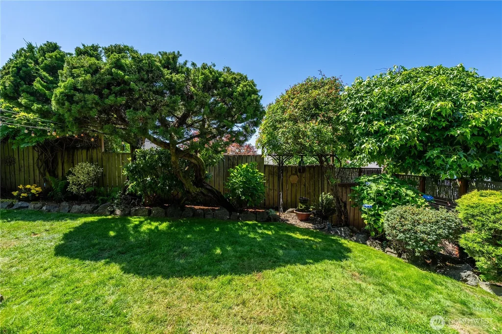 9297 44th Avenue SW Seattle WA 98136