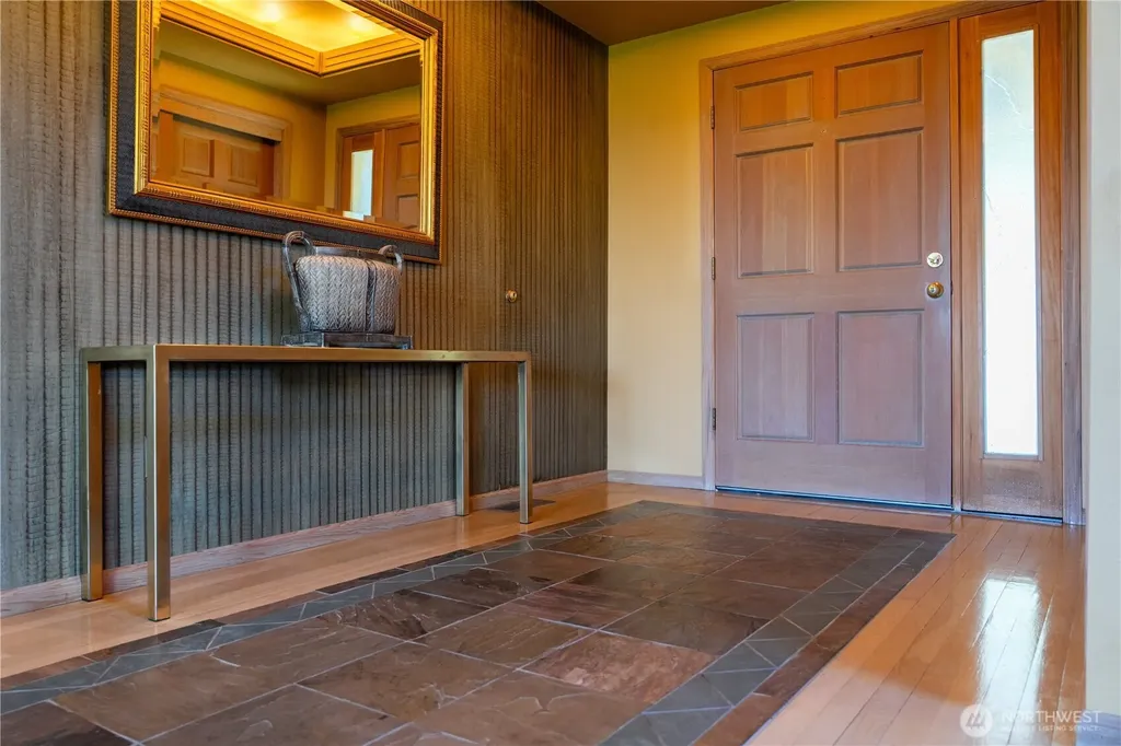 9297 44th Avenue SW Seattle WA 98136