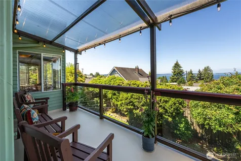 9297 44th Avenue SW Seattle WA 98136