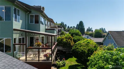 9297 44th Avenue SW Seattle WA 98136