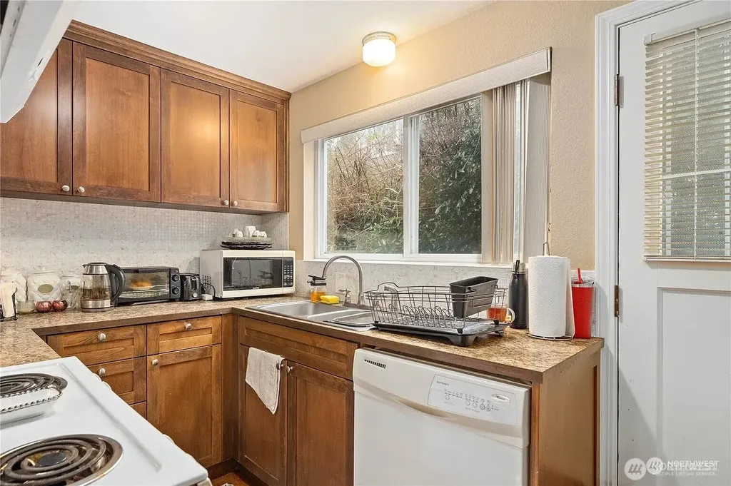 947 N 163rd Street Shoreline WA 98133