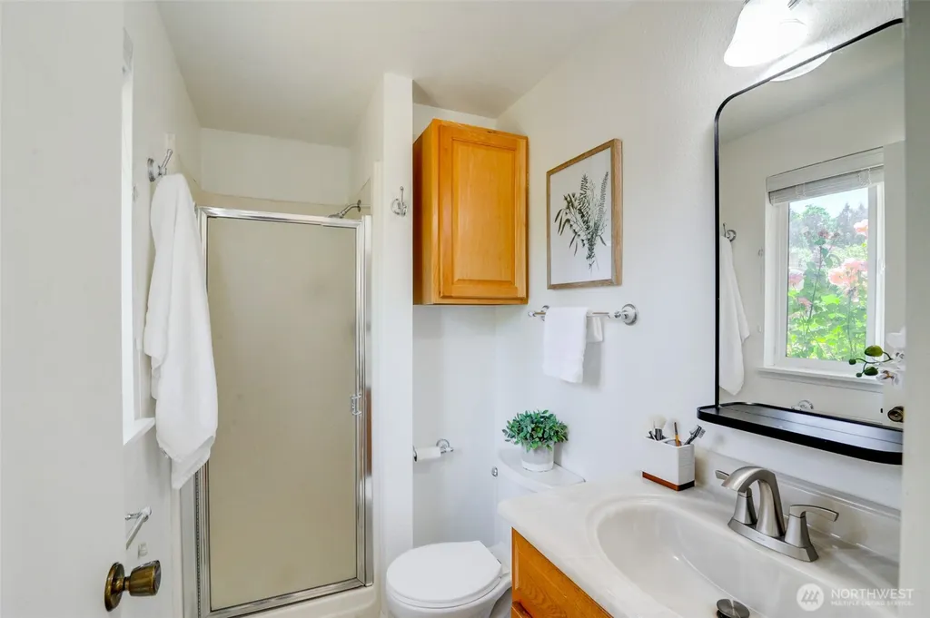 5512 NE 204 Street Lake Forest Park WA 98155