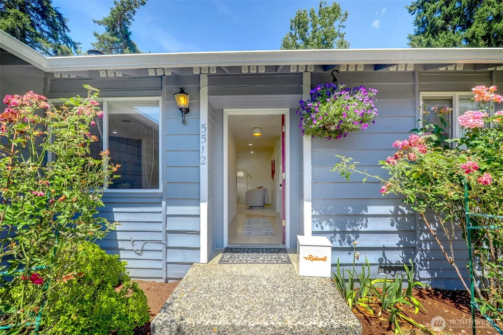 5512 NE 204 Street Lake Forest Park WA 98155