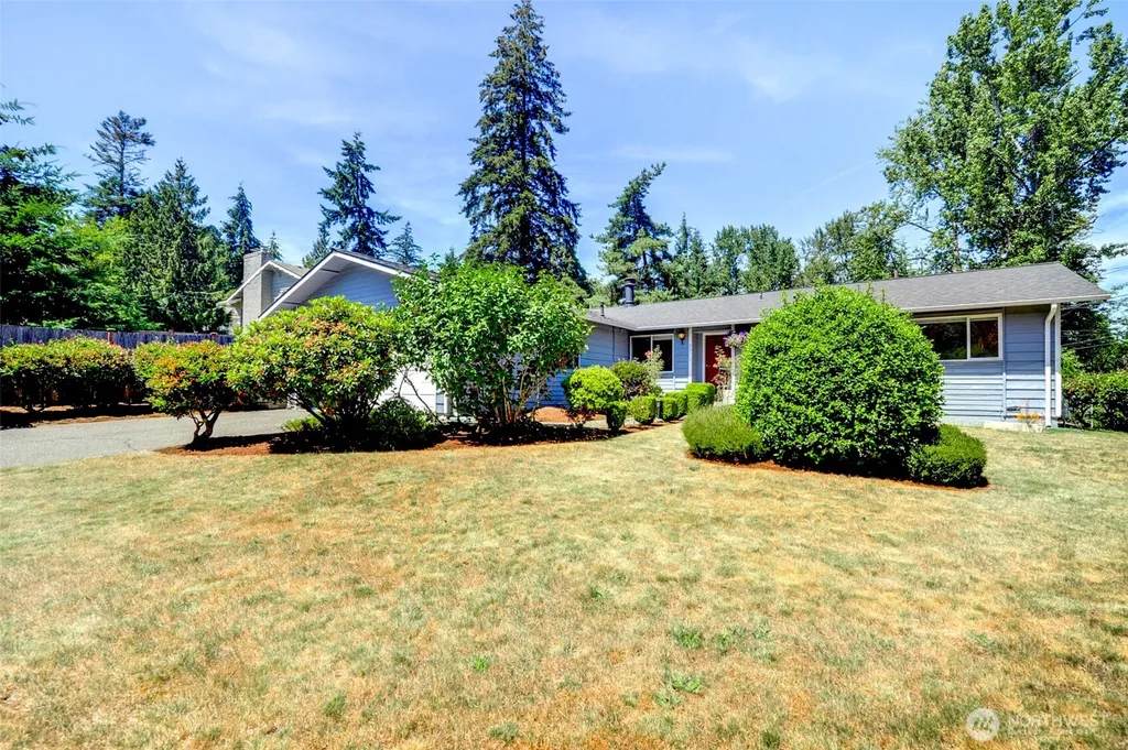 5512 NE 204 Street Lake Forest Park WA 98155