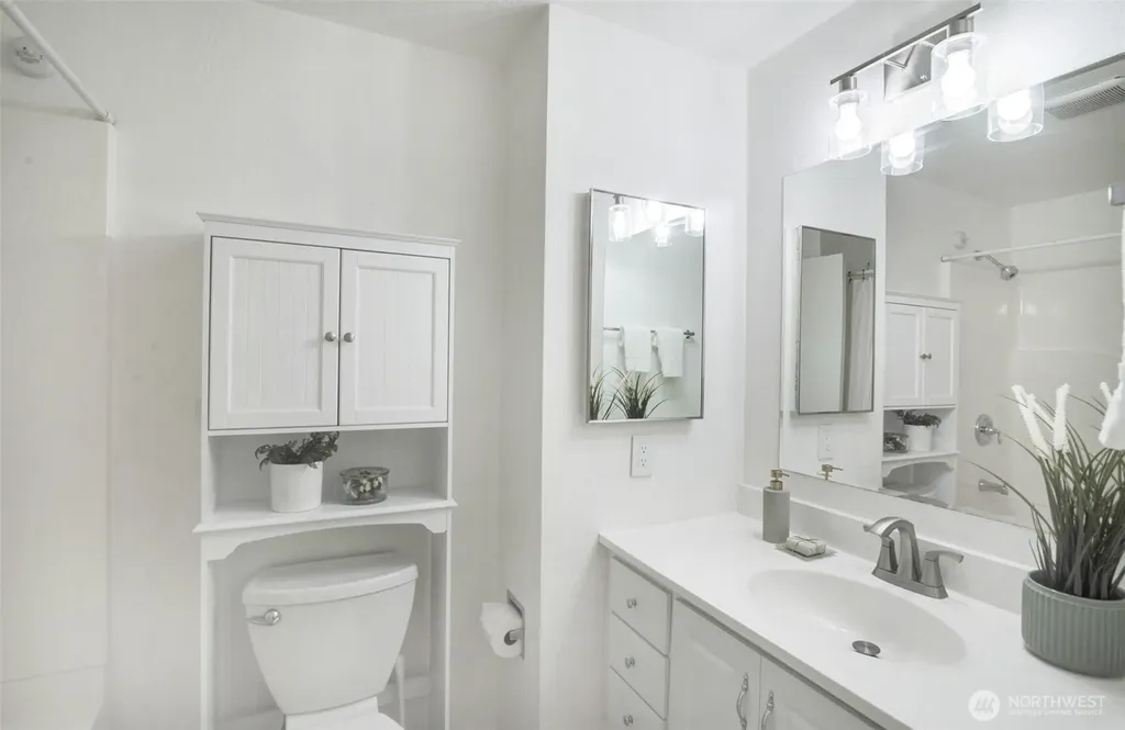 5512 NE 204 Street Lake Forest Park WA 98155