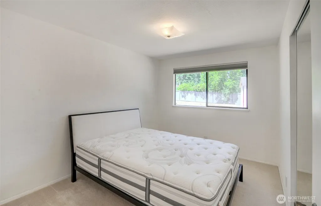5512 NE 204 Street Lake Forest Park WA 98155