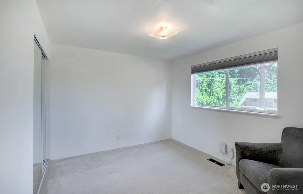 5512 NE 204 Street Lake Forest Park WA 98155