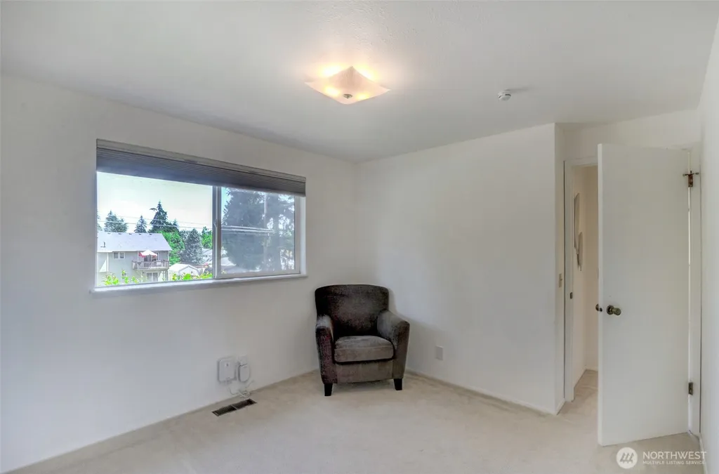 5512 NE 204 Street Lake Forest Park WA 98155