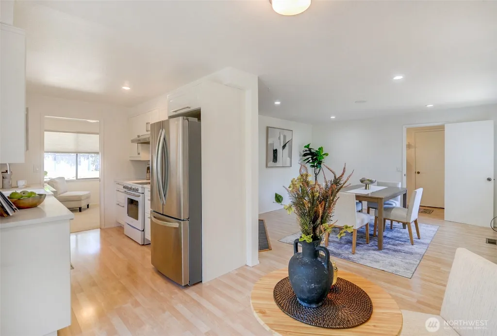 5512 NE 204 Street Lake Forest Park WA 98155