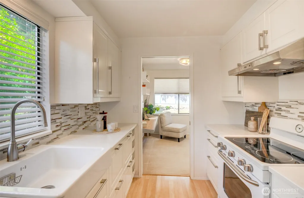 5512 NE 204 Street Lake Forest Park WA 98155