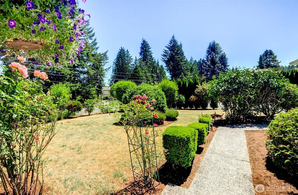 5512 NE 204 Street Lake Forest Park WA 98155