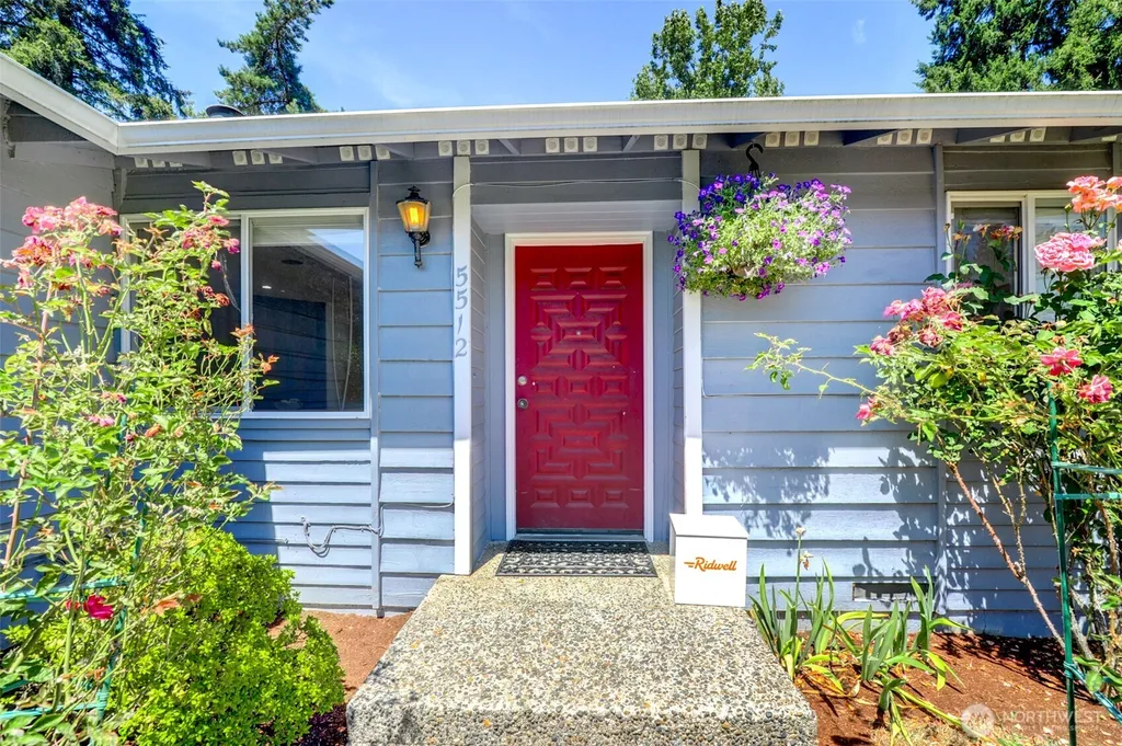 5512 NE 204 Street Lake Forest Park WA 98155