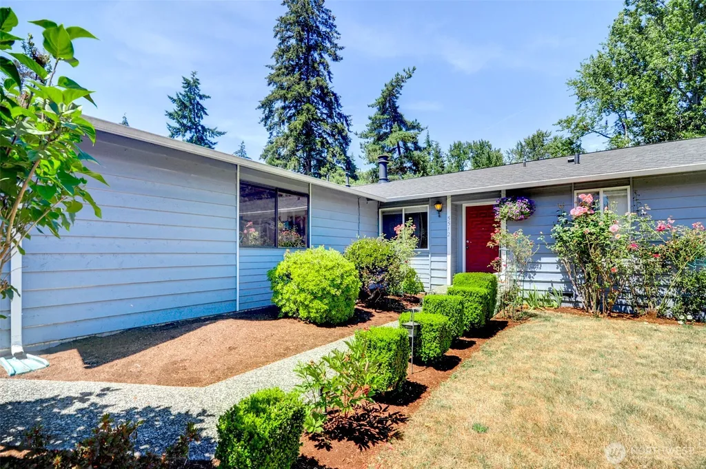 5512 NE 204 Street Lake Forest Park WA 98155