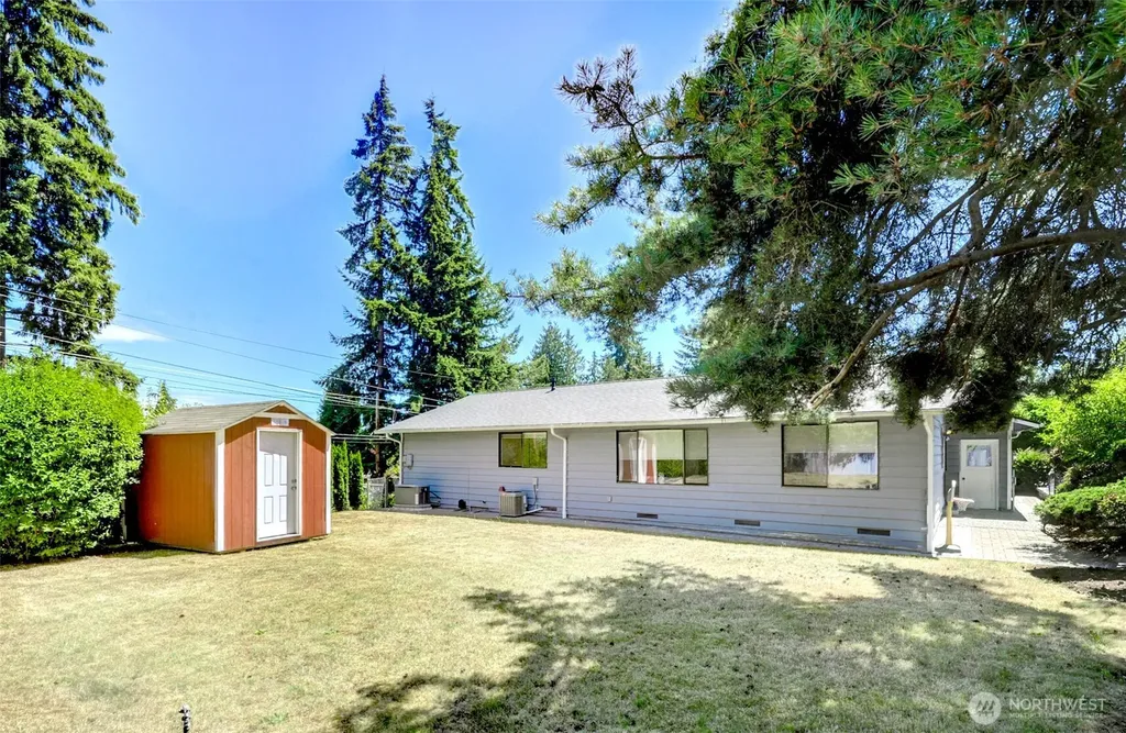 5512 NE 204 Street Lake Forest Park WA 98155