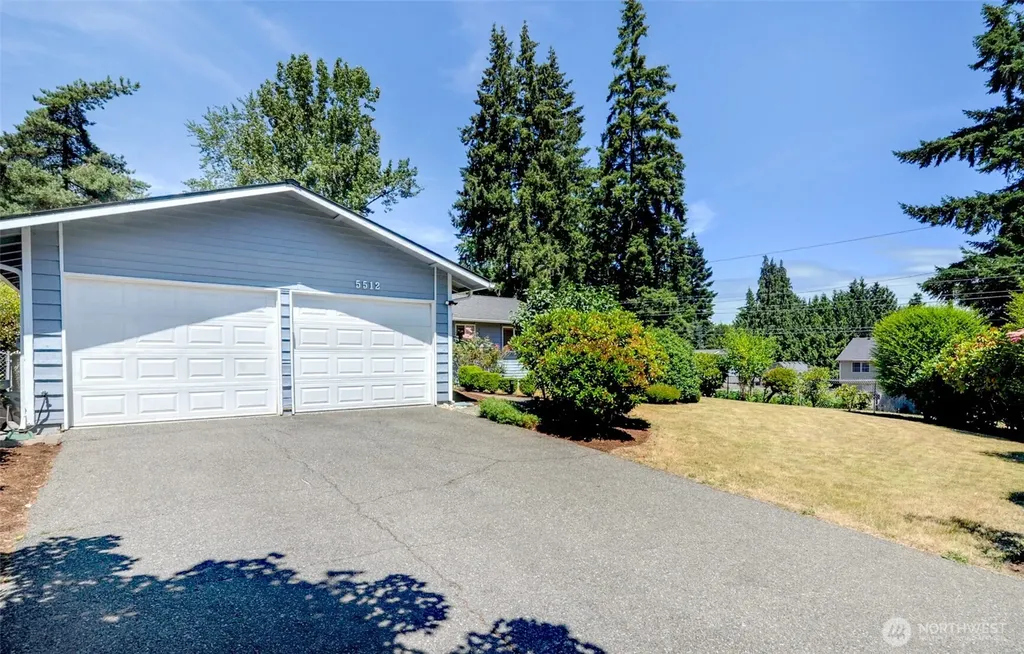 5512 NE 204 Street Lake Forest Park WA 98155