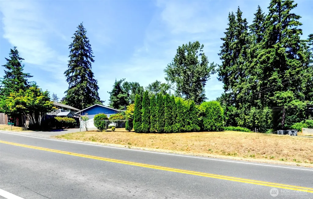5512 NE 204 Street Lake Forest Park WA 98155