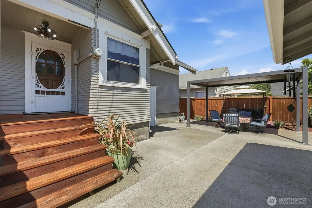 328 S Anacortes Street Burlington WA 98233