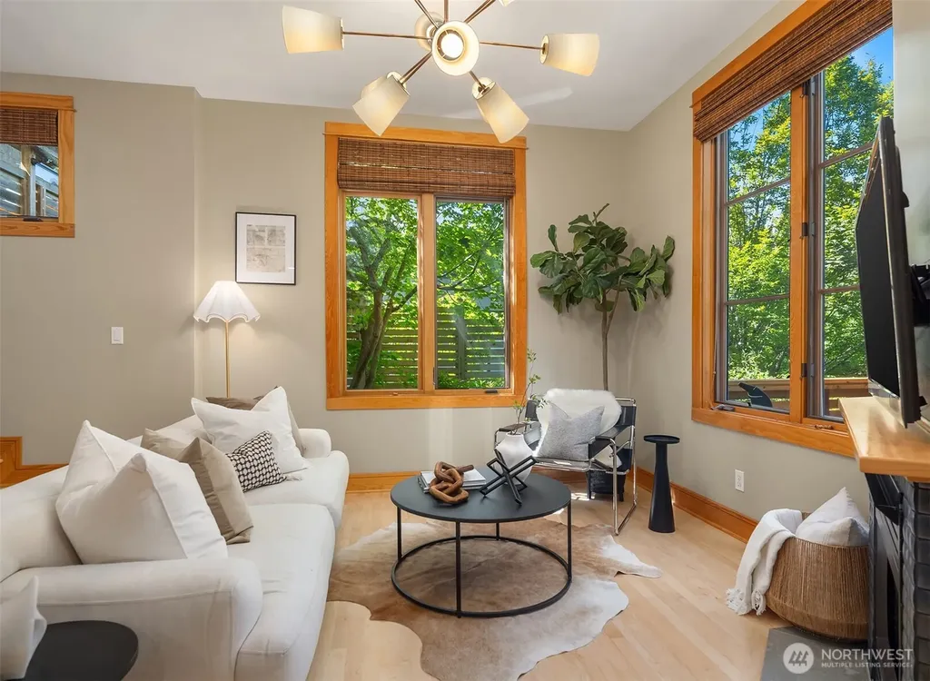 3824 Evanston Avenue N Seattle WA 98103