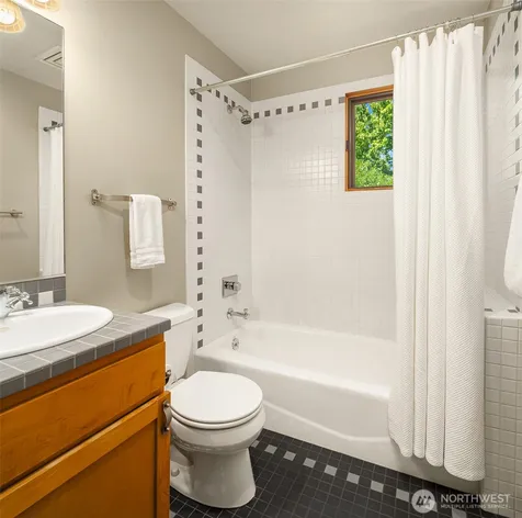 3824 Evanston Avenue N Seattle WA 98103