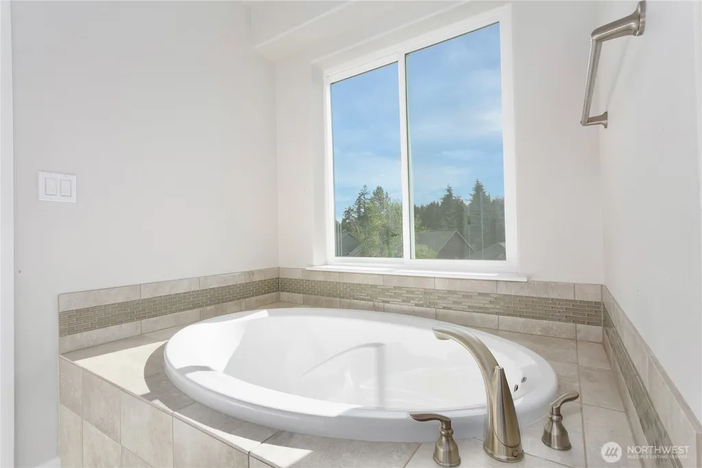 4112 23rd Street SE Puyallup WA 98374
