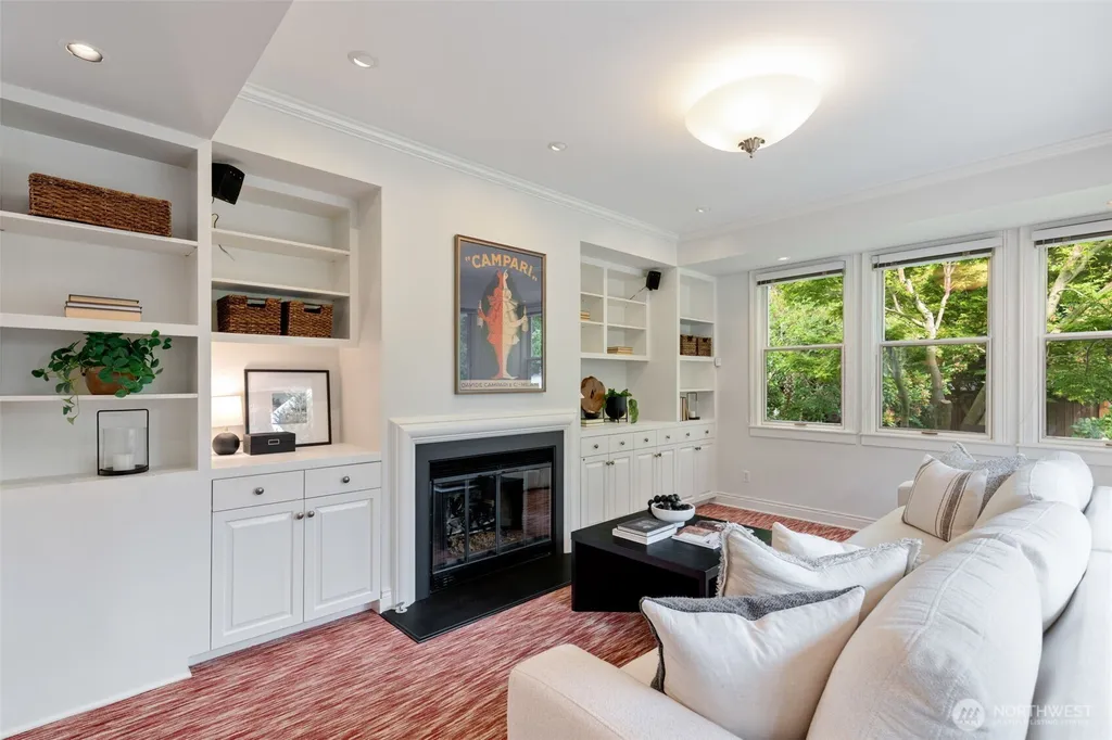 1218 3rd Avenue W Seattle WA 98119