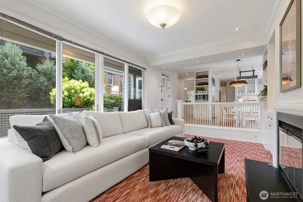 1218 3rd Avenue W Seattle WA 98119