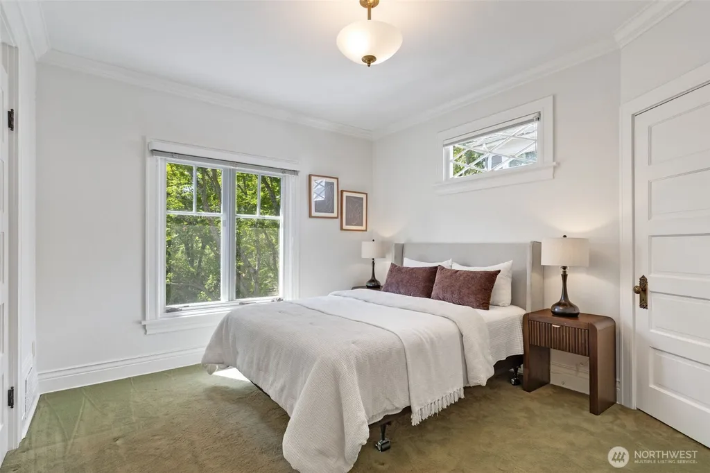 1218 3rd Avenue W Seattle WA 98119