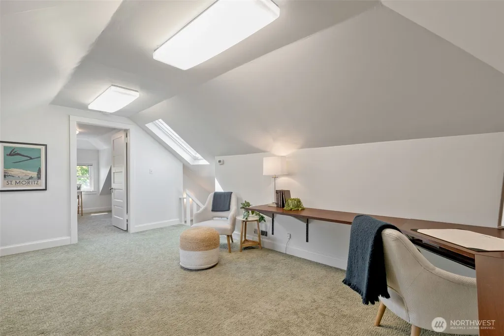 1218 3rd Avenue W Seattle WA 98119