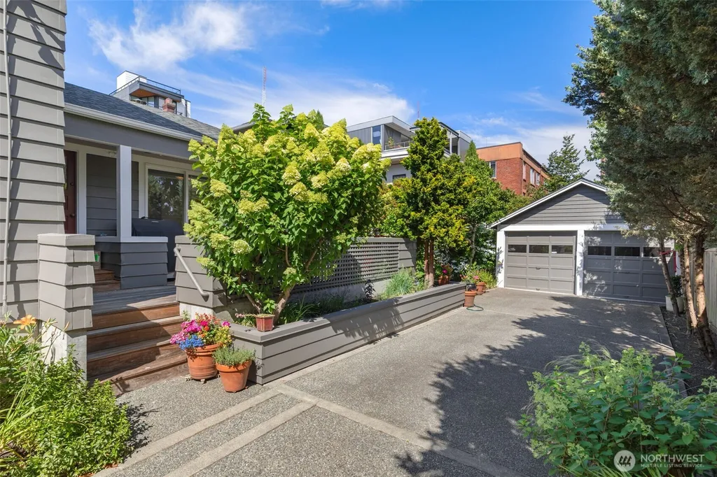 1218 3rd Avenue W Seattle WA 98119